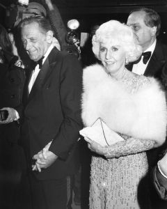 William Holden, Barbara Stanwyck , 1981  NYC.jpg